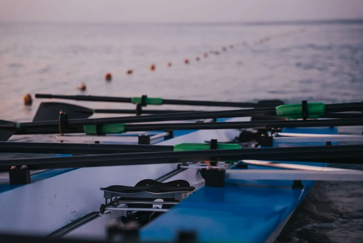 Sweep vs Sculling: Which Should a Beginner Learn First?